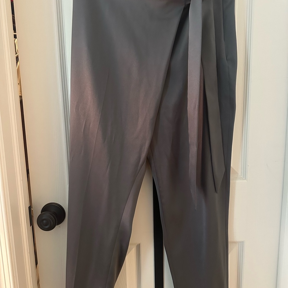 White House Black Market Satin Gray Wrapped Tapered Ankle Pants, size 6